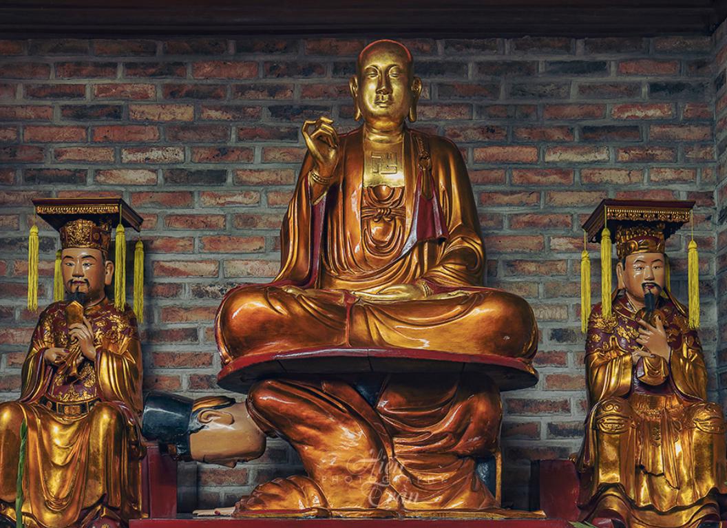 pho tượng Vua Sám Hối hay Phật cưỡi Vua